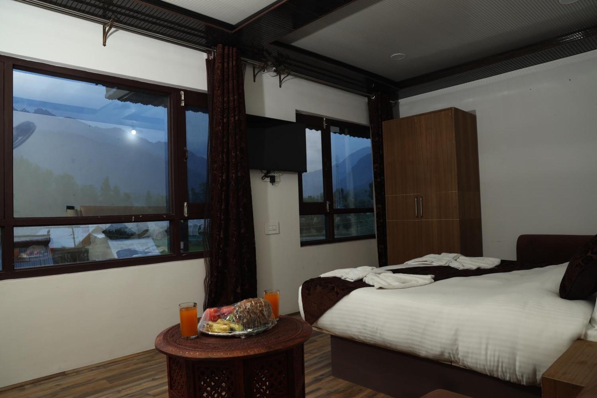 Mountain Orchard Retreat Pahalgam Hotel Exterior photo